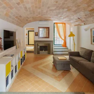 Aurora Apartment